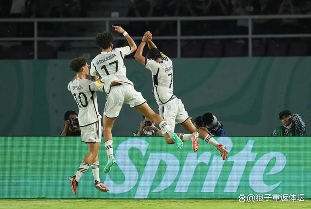 法国队在友谊赛中胜出，斩获德国队()