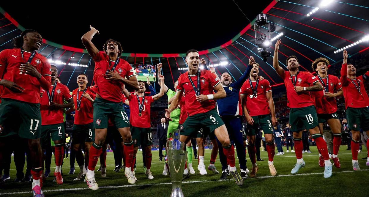 比利时零封希腊晋级，克罗地亚轻取英格兰淘汰()