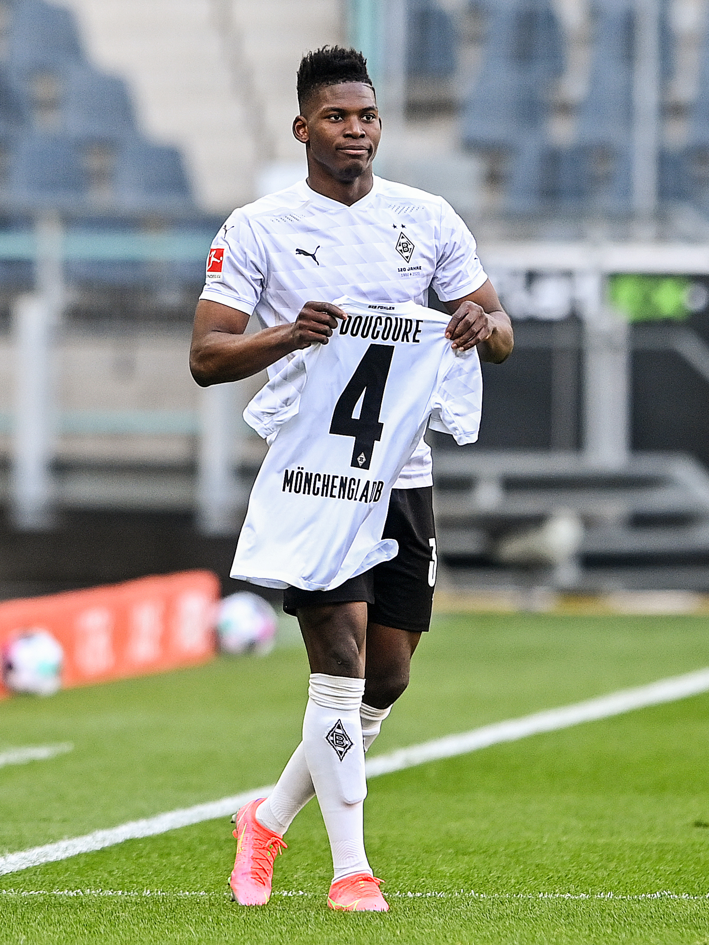 九游云游戏-门兴格拉德巴赫在比赛中展现出团队精神()