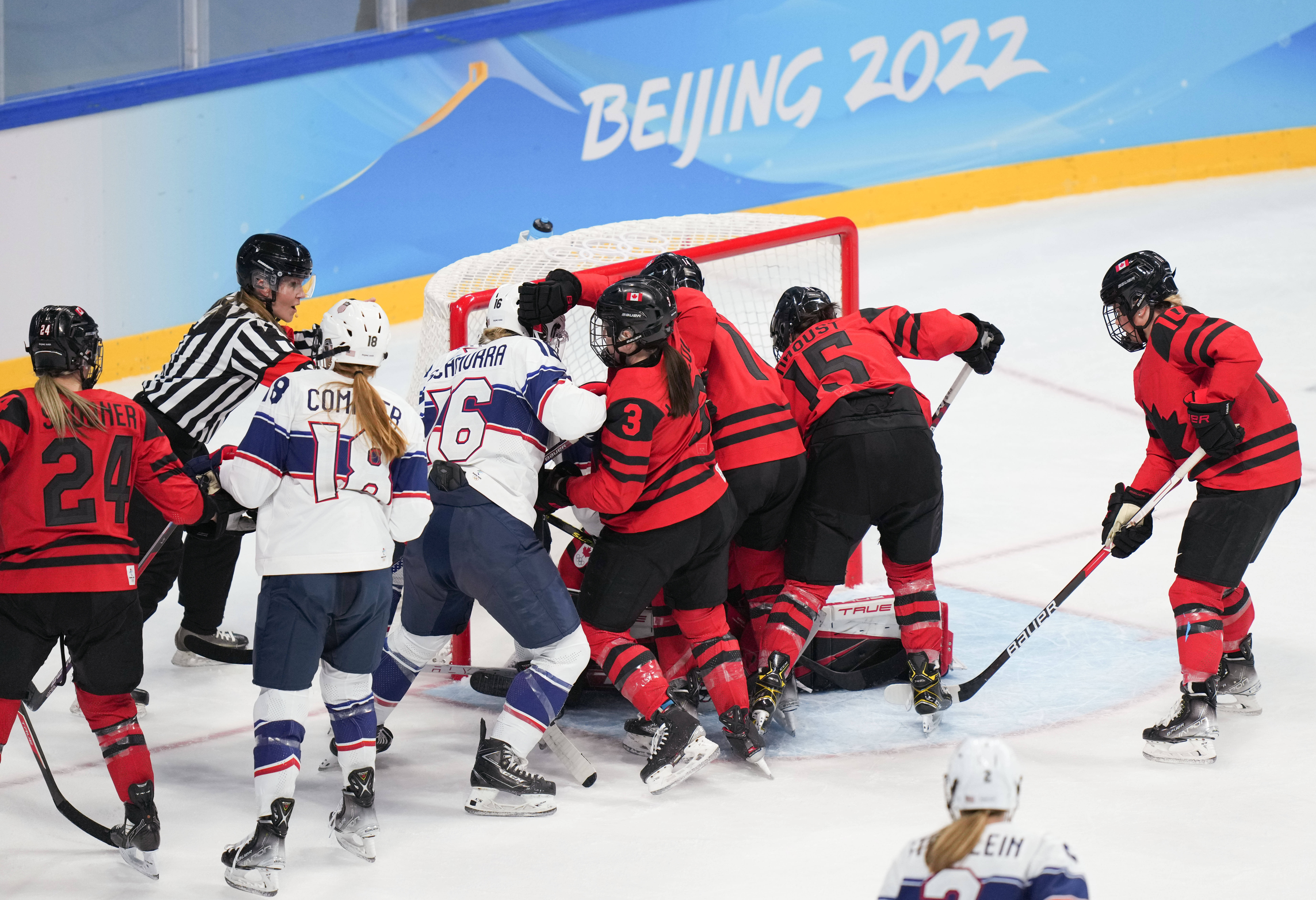 冲向巅峰：加拿大队击败荷兰，士气高昂()