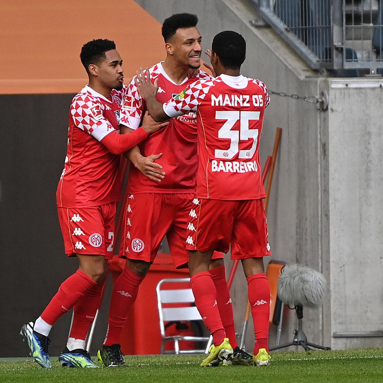 美因茨轻松击败对手，继续守住保级席位()