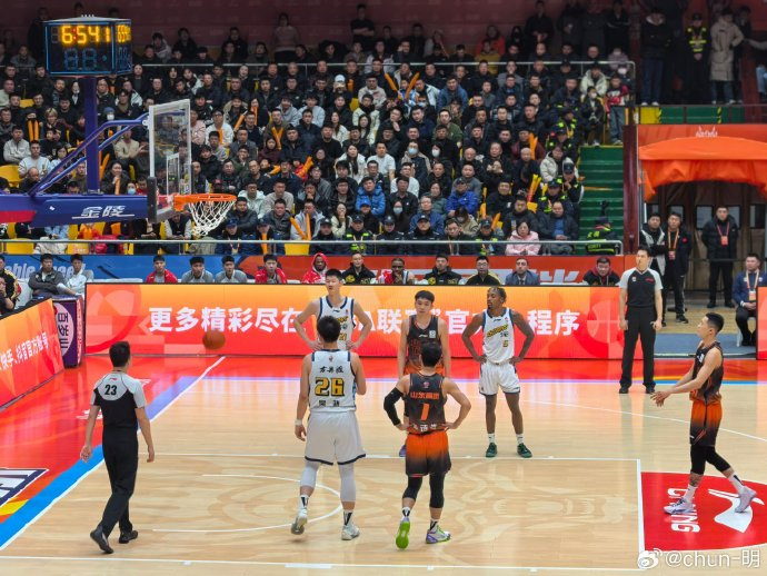 浙江队客场对抗山东，外援组合发威赢得比赛关键()