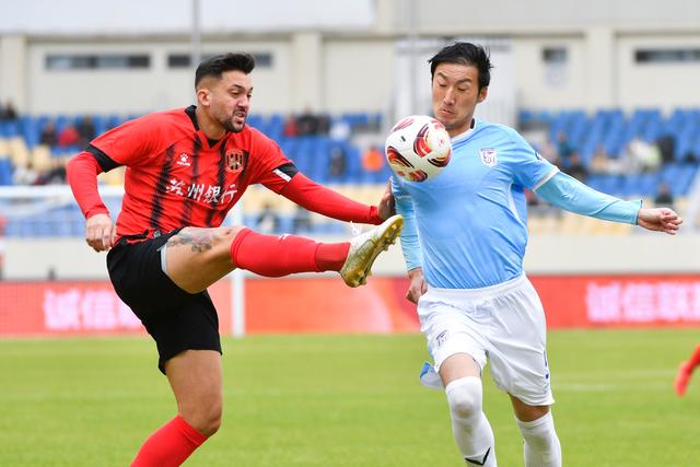 中超联赛中球队间的激烈角逐引人注目()