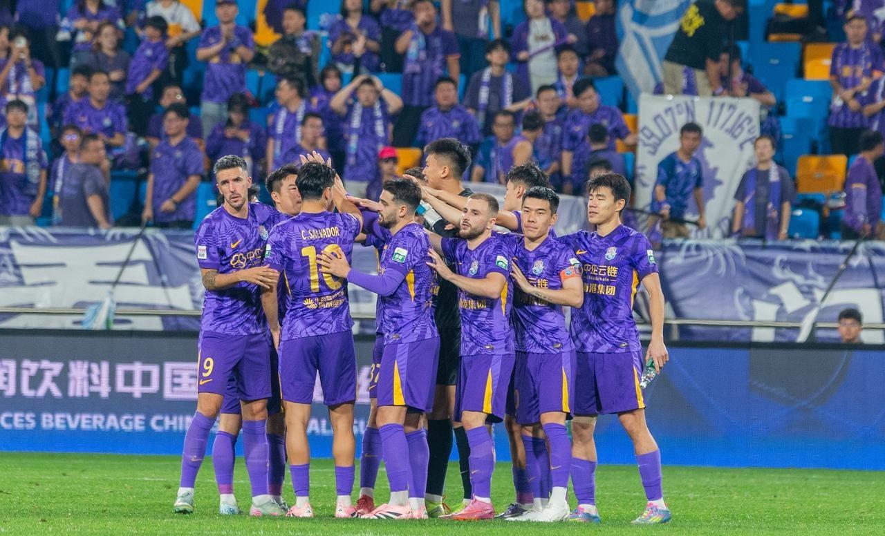 中超联赛中球队间的激烈角逐引人注目()