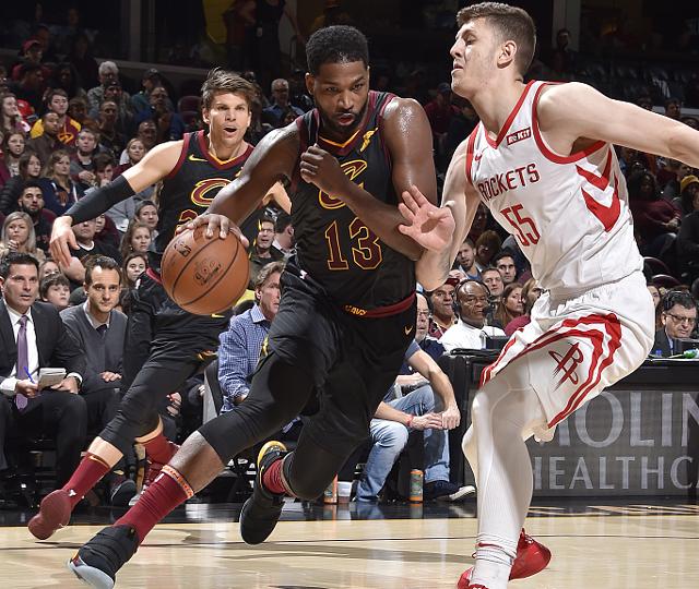 火箭前场实力暴涨，逆袭对手获胜()