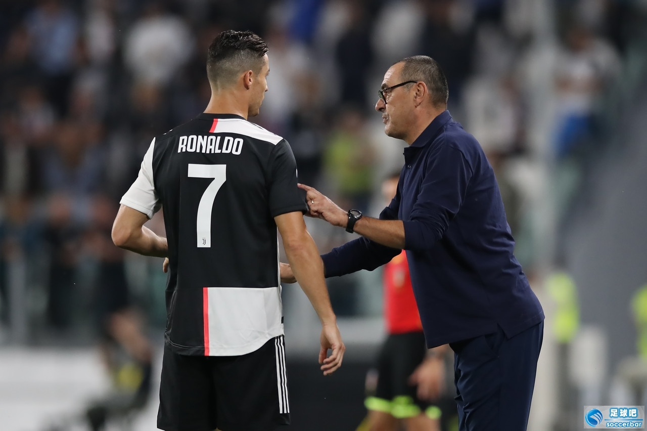 沃尔夫斯堡教练组合作默契，提升球队战力()