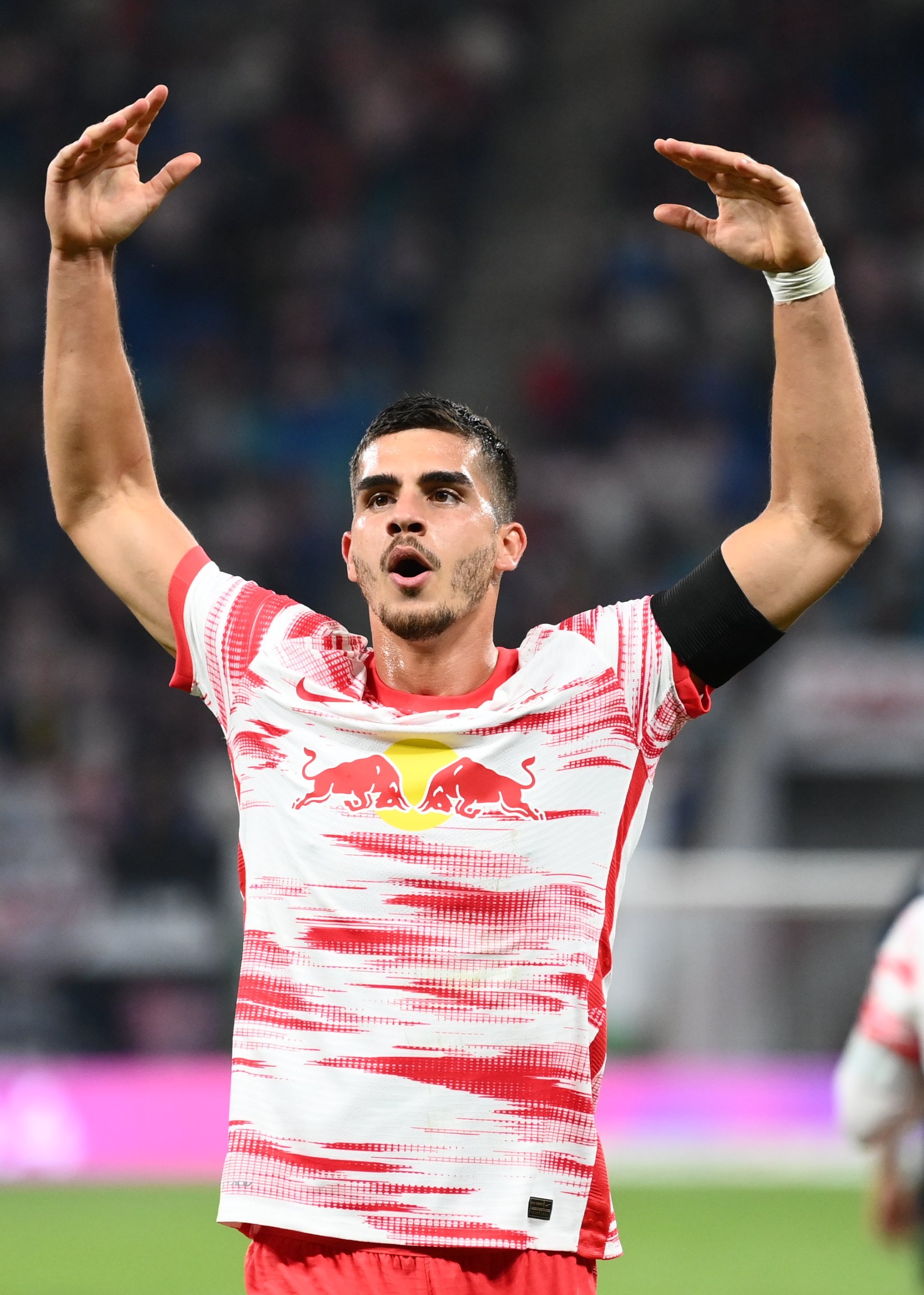 RB莱比锡遭遇伤病潮，主帅急需找到替代方案()