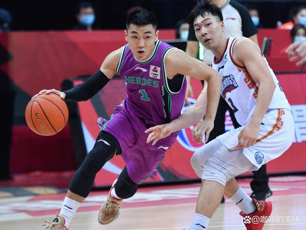 紧逼防守压制对手，球队时隔多年再登CBA巅峰()