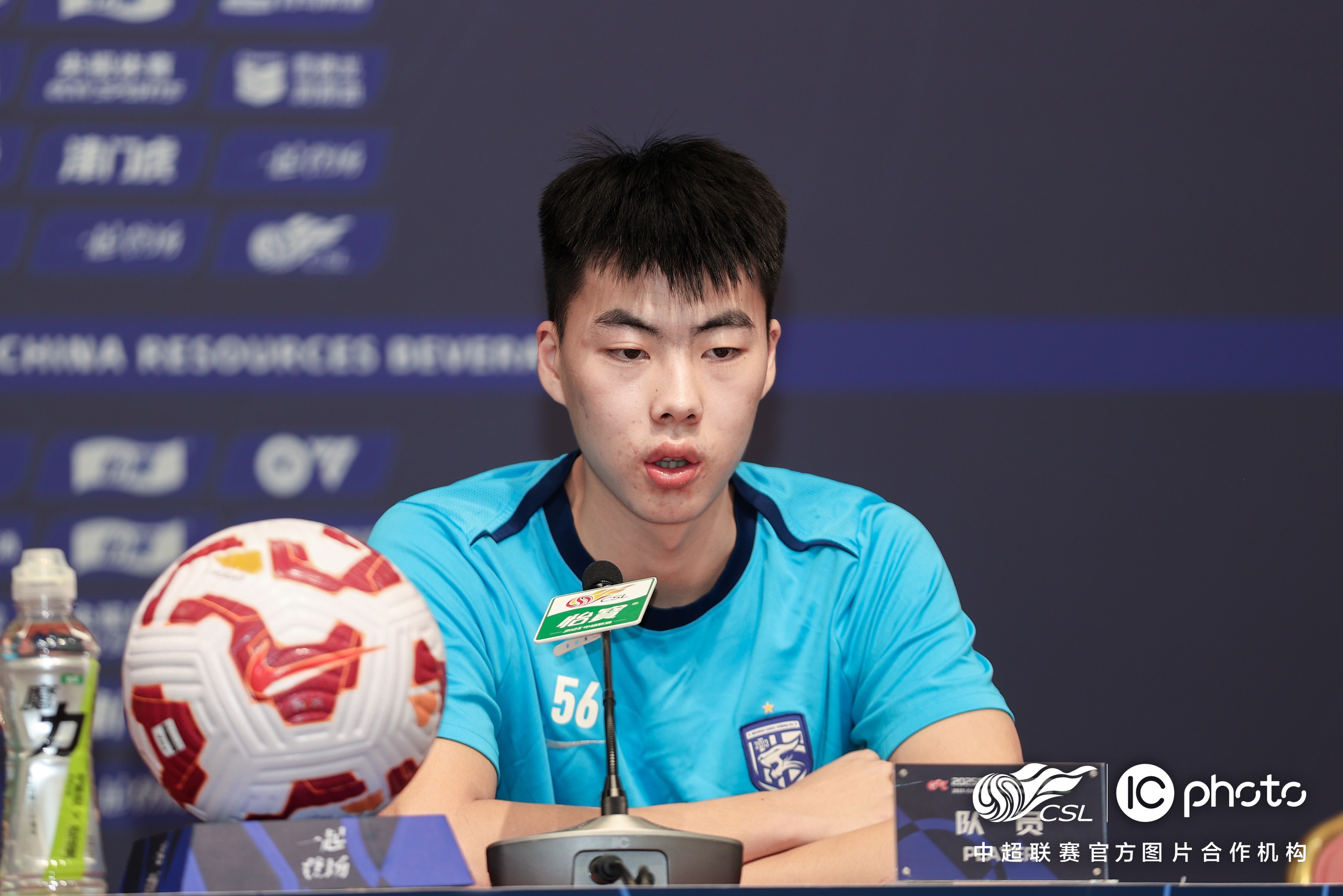 聚焦联赛最新进展，球队实力较量争夺胜利()