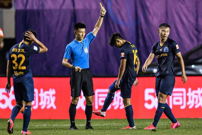 青岛黄海战胜劲旅，完成一场精彩逆转()