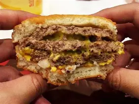 汉堡SV客场被击溃，降级形势堪忧()