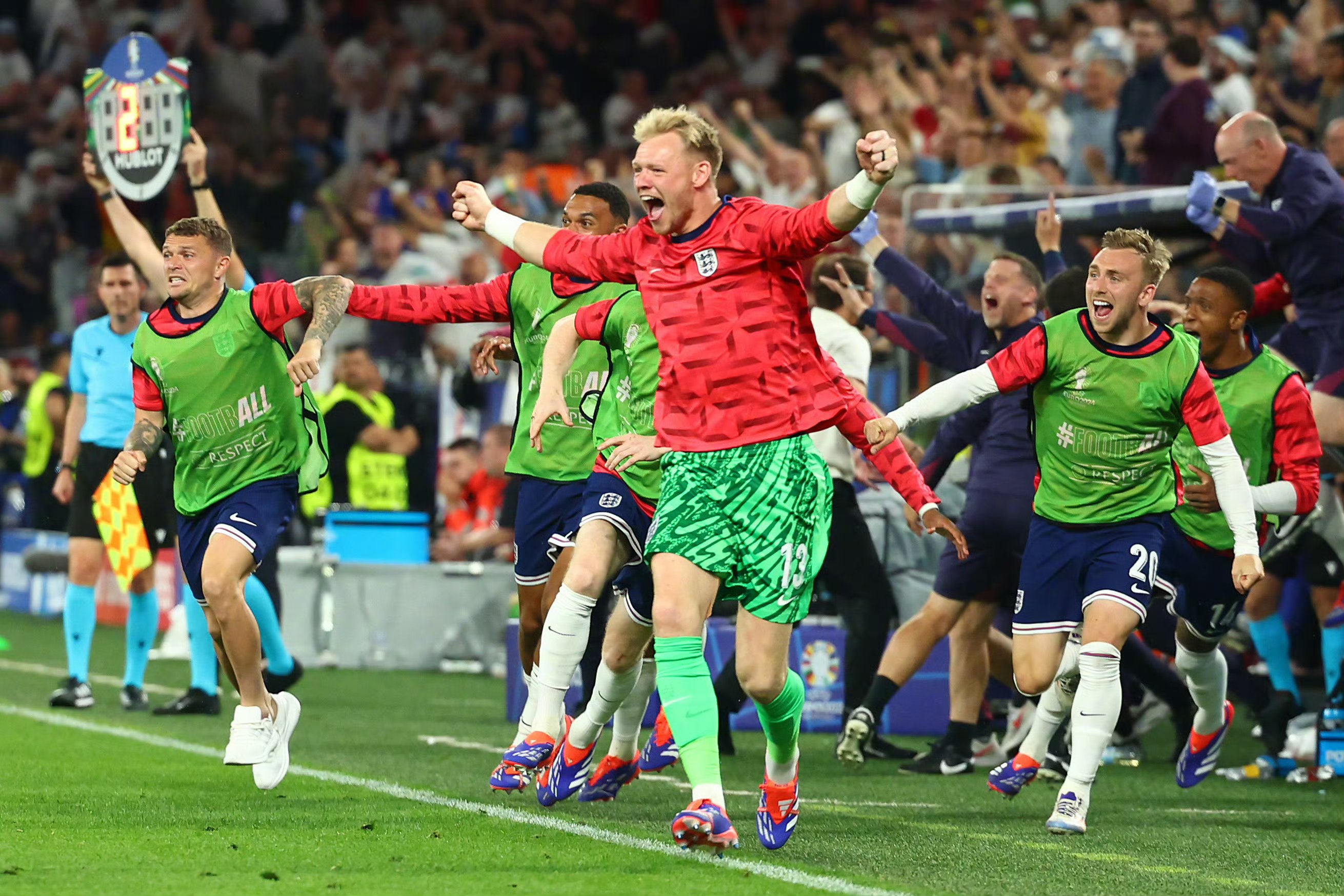 欧洲足球豪门对决，全场观众沸腾()