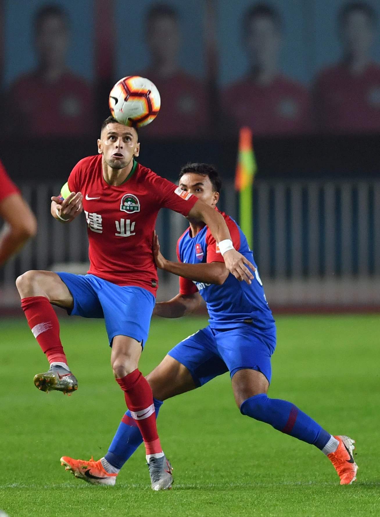 重庆斯威主场战胜河南建业，终止连败()