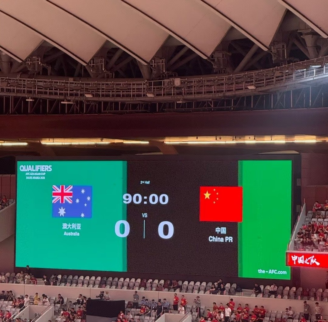 冰岛队以出色表现战胜对手，晋级淘汰赛()