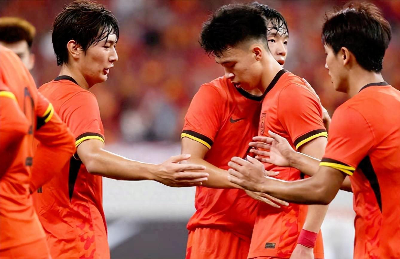 紧张局势：亚洲足球赛事争夺激烈()