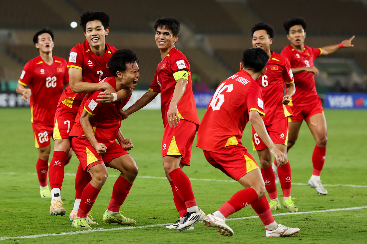 紧张局势：亚洲足球赛事争夺激烈()