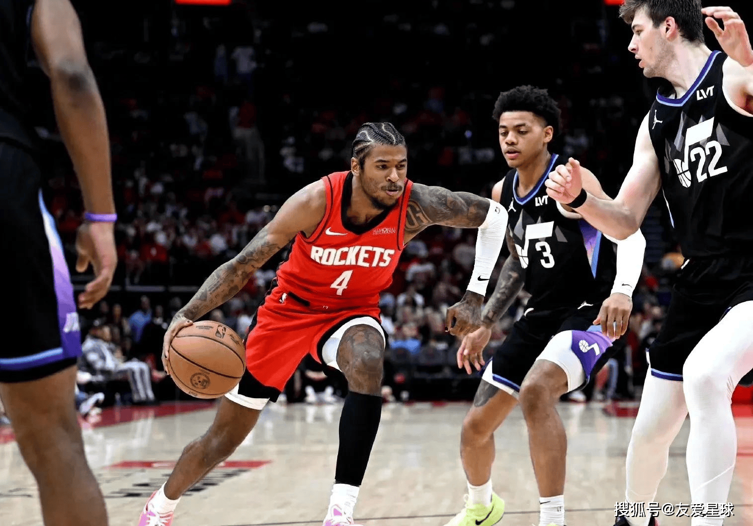 爵士队展现团队实力，取得重要胜利()