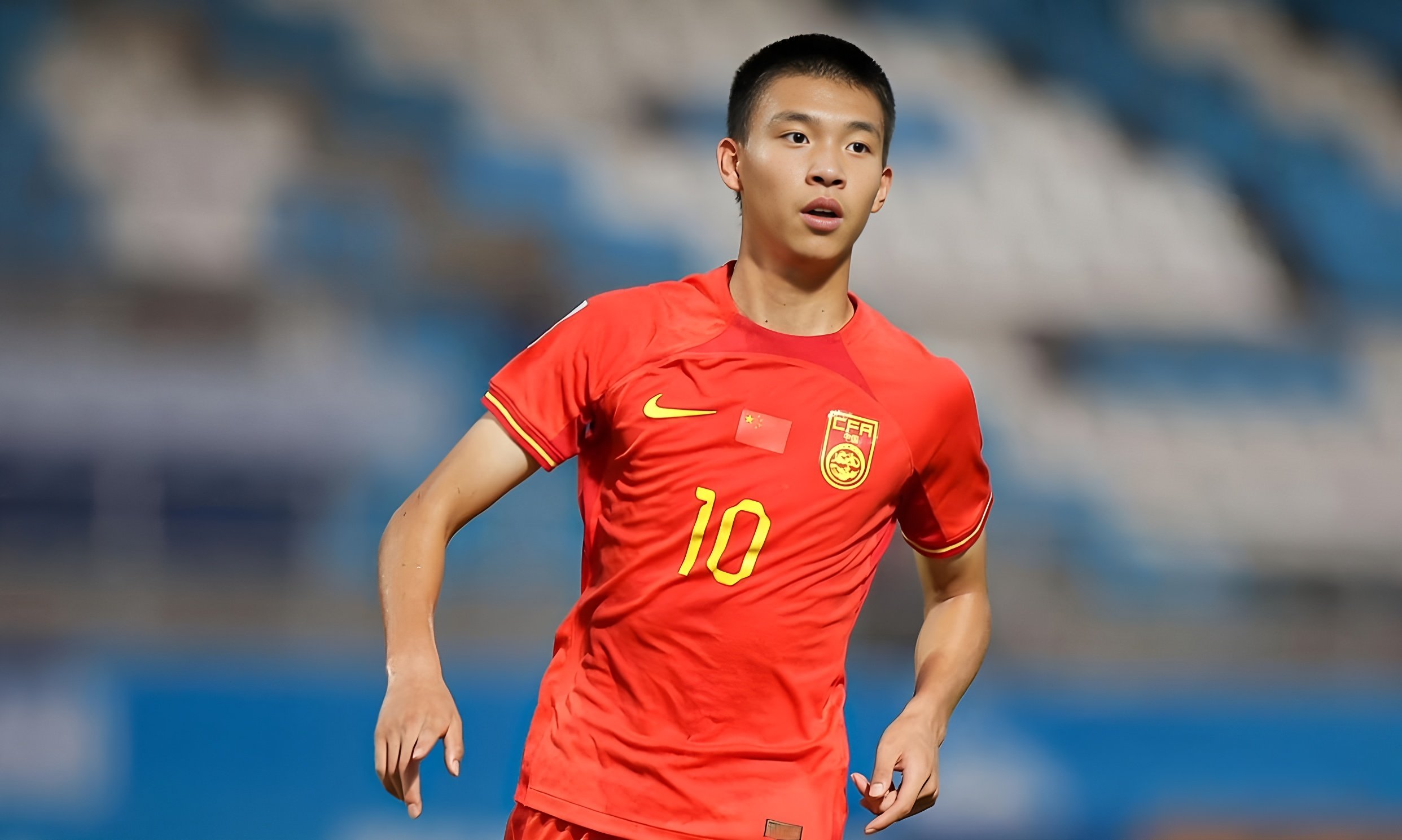 足球联赛新面孔崭露头角，实力突飞猛进！()